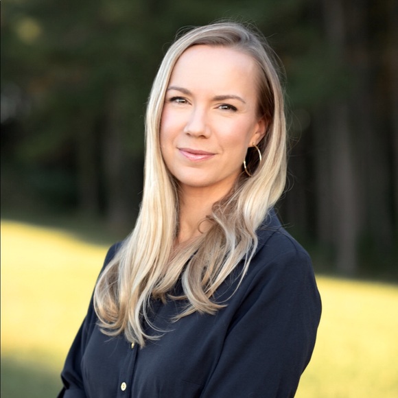 Meet your Posher, Jennifer - Picture 1 of 5